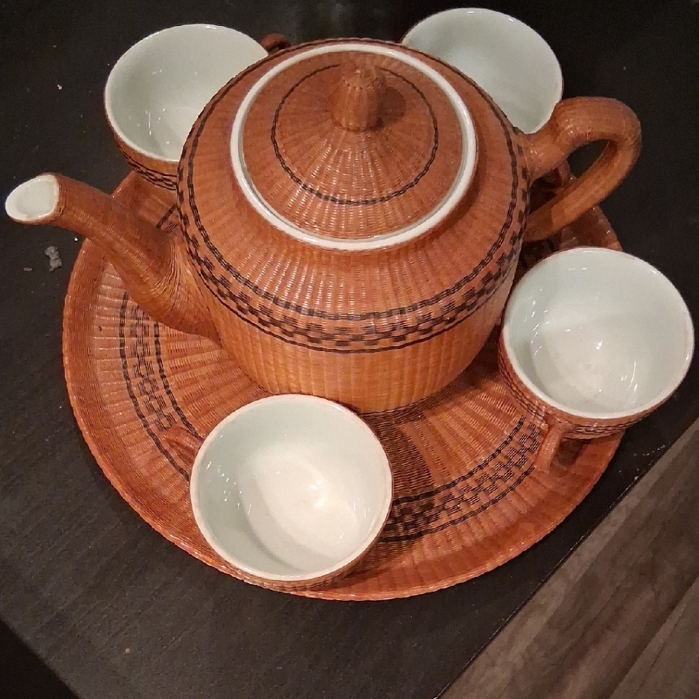 Brown and White Coffee & Tea Set for Kitchen